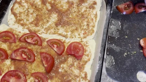 A pizza with tomato sauce Vídeo Stock 283488173