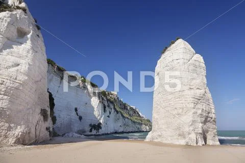 Pizzomunno rock, Castello beach, Vieste, Gargano, Foggia Province, Puglia, Stock Photos