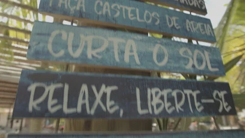 Placa com palavras e coqueiro 動画素材 169028475