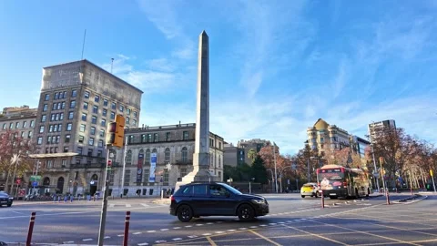 Plaça del Cinc d'Oros roundabout, square in Barcelona, Spain Vídeo Stock 330923316