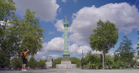 Place de la Bastille, highlighted the column of Juillet, in memory of the Stock Footage 249899221