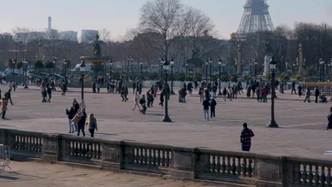 The place de la Concorde and traffic create a dynamic rhythm in the city Stock Footage 321037092