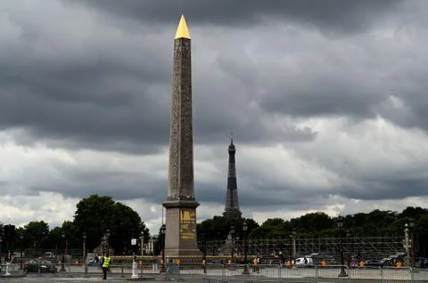 Place de la Concorde with Eiffel tower in the background Stock Photos