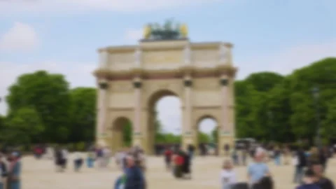 Place du Carrousel with a view of the Arc de Triomphe du Carrousel. 库存影片 310837799
