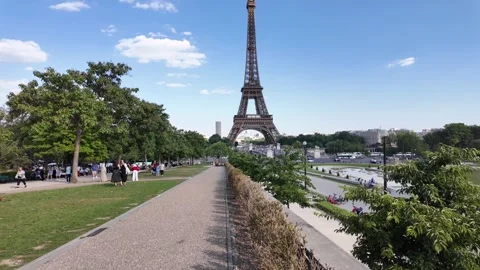 Place du Trocadero with Eiffel Tower view in Paris 库存影片 344695088