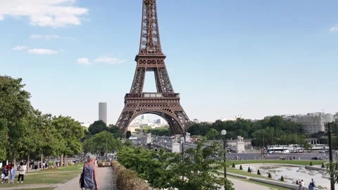 Place du Trocadero with Eiffel Tower view in Paris Video stock 344695089