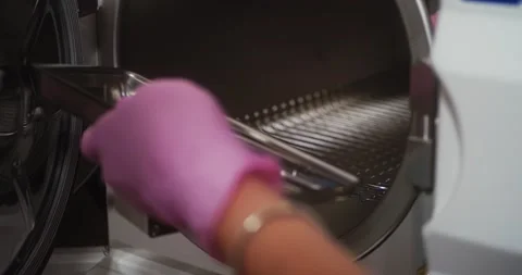 Place instruments for sterilization and close the autoclave 動画素材 155927234