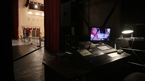 The place of a sound engineer behind the scenes in the theater Vidéo 71097519