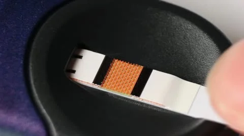 Place a test strip Vídeos de archivo 12357106