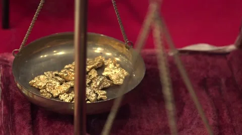 Placer gold nuggets on scale Stock Footage 40386720