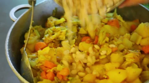 Placing beans in vegetable dish sabzi Stock Footage 40889532