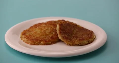 Placing hash brown on a plate 2 Stock-Footage 132149746