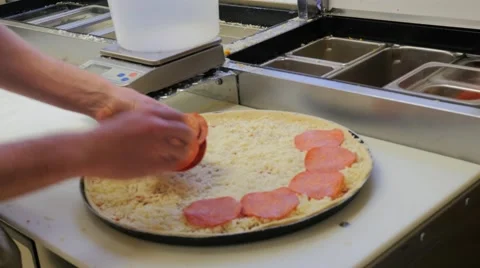 Placing pepperonis on a the pizza Video stock 62514213