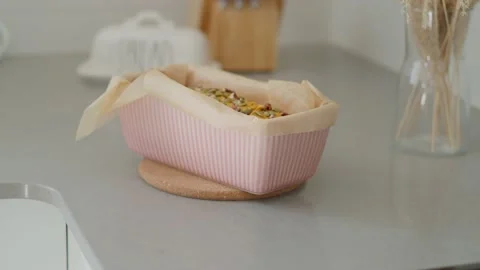 Placing pumpkin loaf on counter, styled 库存影片 219405488