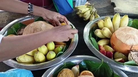 Placing Sliced Mango on Traditional Sri Lankan Puja Tray 스톡 동영상 339058930
