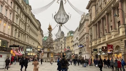 Plague column view. Popular and crowd Graben Street in Vienna at Christmas time. Stock Footage 225745310