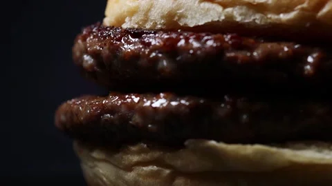 A plain delicious burger rotating video 4k 30fps Stock-Footage 256074154