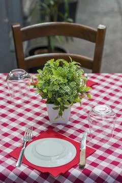 Plain dining table, table, chair, tablecloth, chequered, food, empty, nobody, Foto stock