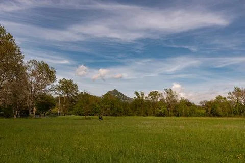 Plain of Rocchetta in Volturno. glimpses of spring Foto stock