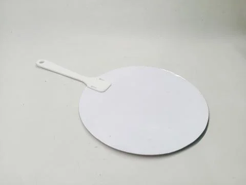 Plain White Circular Plastic Hand Fan with Handle Isolated on White Background Foto stock