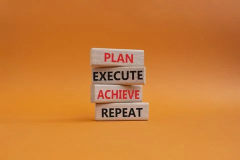 Plan Execute Achieve Repeat symbol. Wooden blocks with words Plan Execute A.. 库存照片