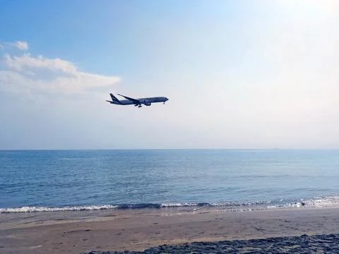 Plane above Larnaca beach Foto stock