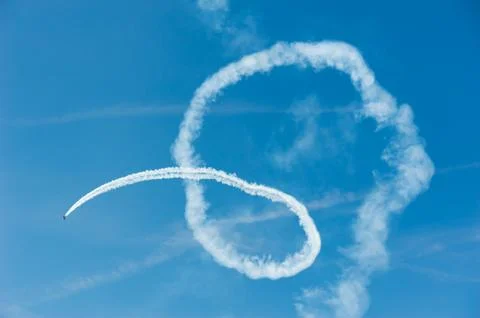 Plane acrobatics in blue sky Foto stock