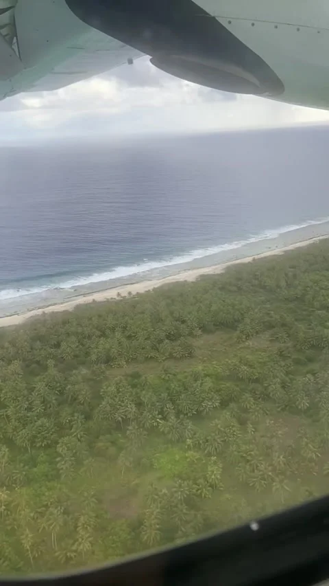Plane arriving in Maupiti Vídeo Stock 344308102