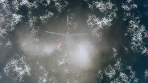 The plane with the burning engine falls into the ocean. Stockbeeldmateriaal 128954661