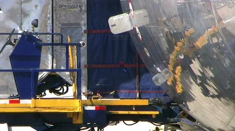 Plane Cargo Operator 스톡 동영상 268748