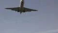 Plane comes in for landing HD 동영상
