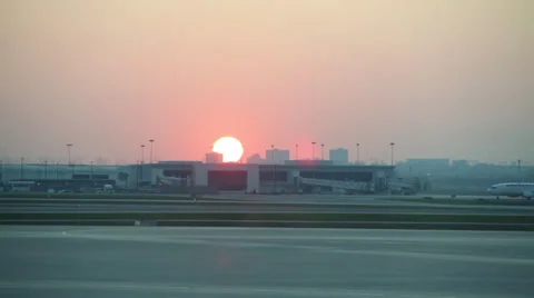 Plane comes to terminal - speed up 300% 動画素材 35264898