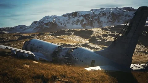 Plane crashed on a mountain Video stock 202023128