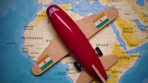 A plane with a flag of Niger crossing the map. Stock Footage 143982382