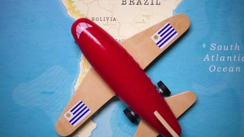 A plane with a flag of Uruguay crossing the map. 스톡 동영상 143983140