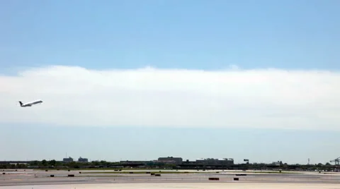 Plane flies away Video stock 1075655