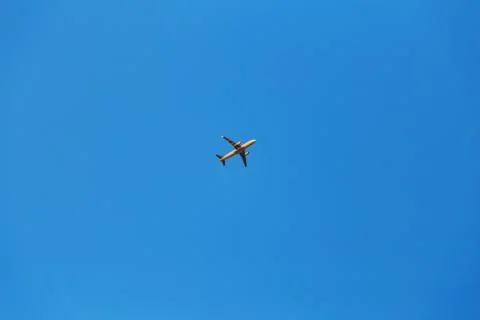 Plane flies high in the sky Stock-Fotos