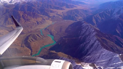 The plane flies over the snowy mountain peaks of the Alps, Leh, India. 動画素材 145964692