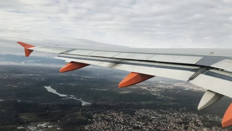 Plane Flight above Milan Видео 112183882
