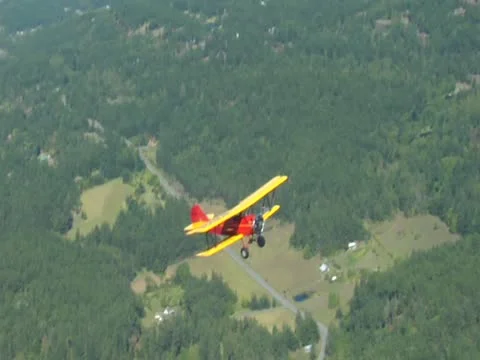 Plane flyght in the mountain Video stock 11352738