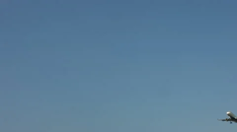 Plane flying across screen Vídeo Stock 49663263