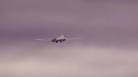 The plane is flying on the afterburner Video stock 131289511