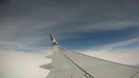 The plane is flying fast through the clouds 스톡 동영상 146326146