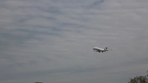 Plane flying to LAX Stock Footage 22981056