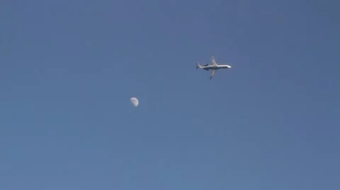 Plane Flying, Moon in the background Video stock 40496062