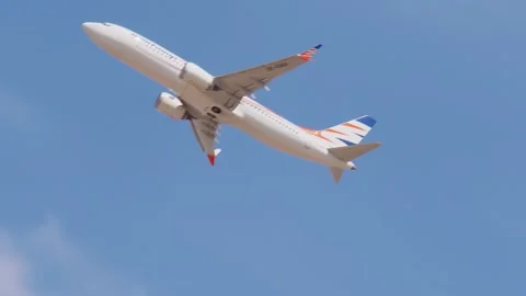 Plane flying over head on blue sky. Airplane takeoff into the sky. 動画素材 147680750