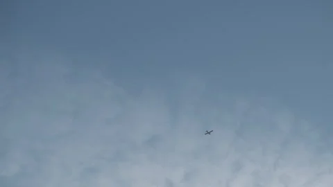 Plane flying over sunset sky in San Francisco, California 스톡 동영상 344958854