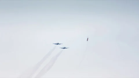 A Plane flying in the sky Video stock 94066113