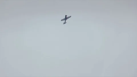 A Plane flying in the sky Video stock 94066117