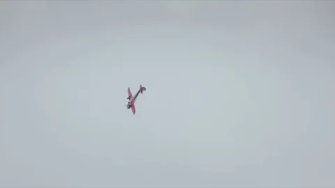 A Plane flying in the sky Video stock 94066132